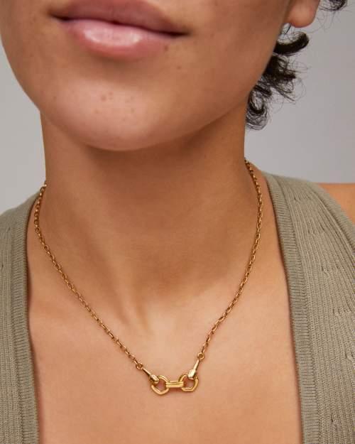 Beau Short Pendant Necklace